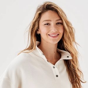 MOCK NECK HENLEY SWEATSHIRT || AMERICAN EAGLE